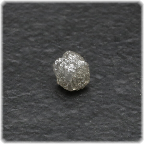 Diamant - Würfel Rohdiamant / 3,3 mm x 3,5 mm / silbergrau / 0,43 ct.