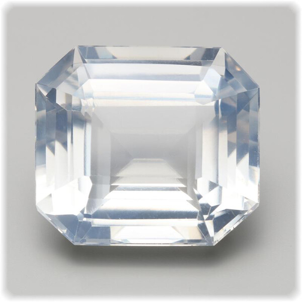 Bergkristall facettiert Achteck 21,7 mm x 19,4 mm / 35,49 ct.