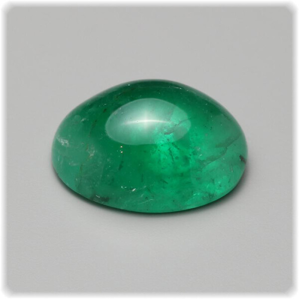 Smaragd Cabochon oval 11,3 mm x 8,8 mm / 3,65 ct.