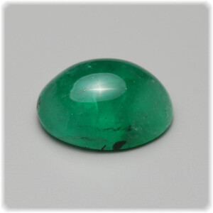 Smaragd Cabochon oval 11,3 mm x 8,8 mm / 3,65 ct.