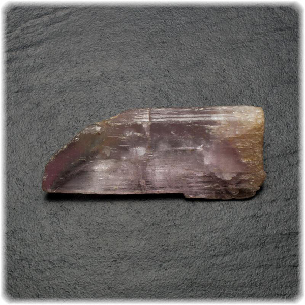 Kunzit-Rohkristall Natur ca. 3,0 cm x 2,0 cm / 75 g. / Pakistan