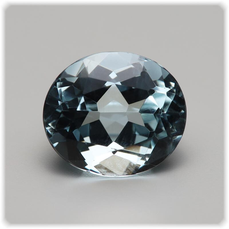 Aquamarin facettiert Oval 8,0 mm x 7,0 mm / 1,69 ct.