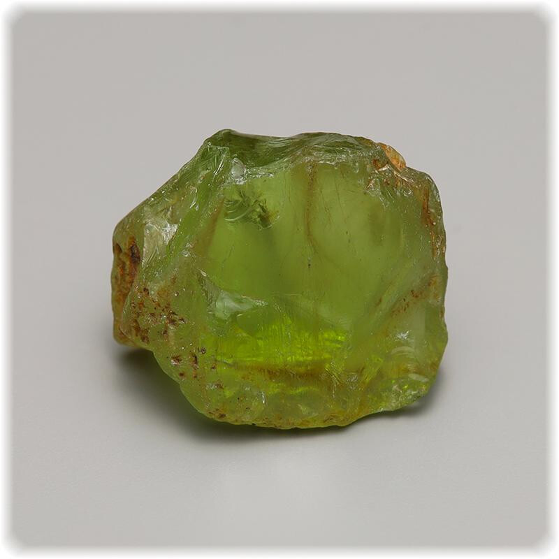 Peridot Rohstein - Natur Kristall 10,8 mm x 9,6 mm 1,86 g. /