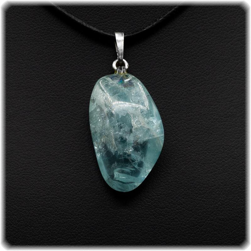 Aquamarin Anhänger poliert mit Schl box