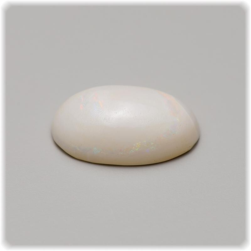 Weißer Edelopal Opal Navette 12,1  box