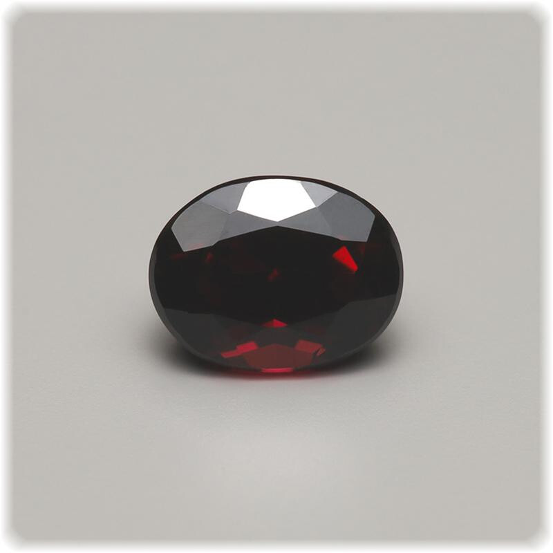 Granat facettiert Oval 6,5 mm x 5,1 mm / 1,19 ct.