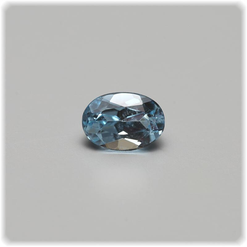 Aquamarin facettiert Oval 6,1 mm x 4,3 mm / 0,53 ct.