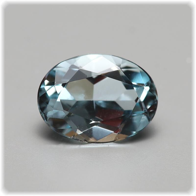 Aquamarin facettiert Oval 7,0 mm x 5,2 mm / 0,75 ct.