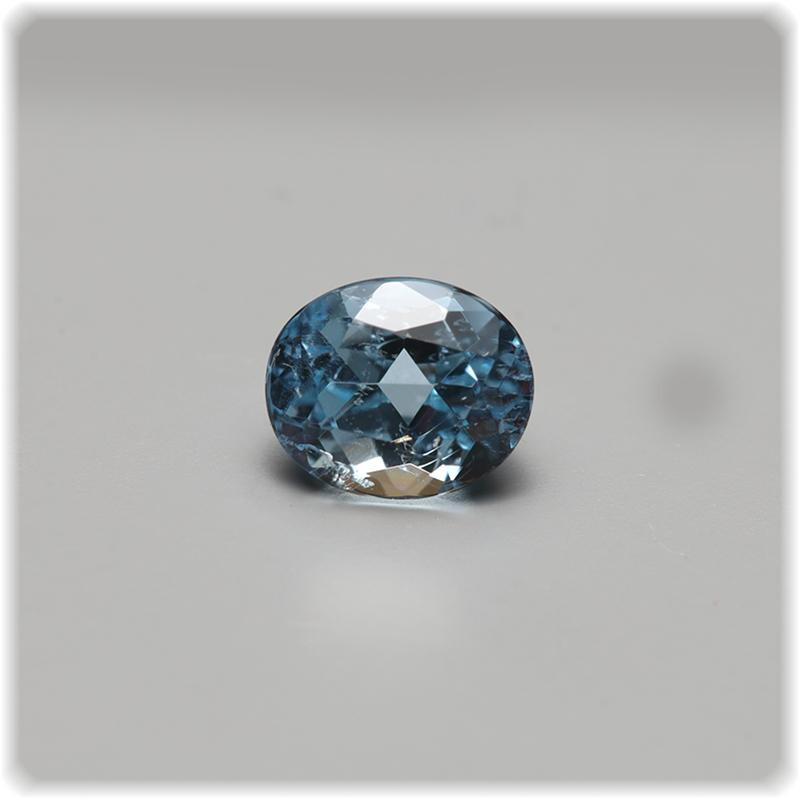 Aquamarin facettiert Oval 6,2 mm x 5,2 mm / 0,75 ct.