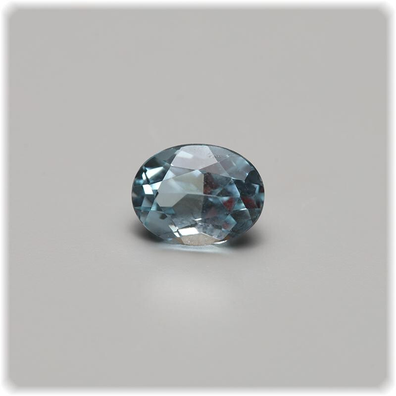 Aquamarin facettiert Oval 6,1 mm x 4,7 mm / 0,63 ct.