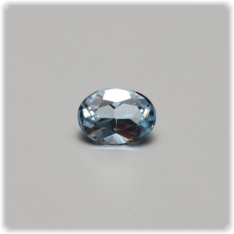 Aquamarin facettiert Oval 5,2 mm x 3,8 mm / 0,32 ct.