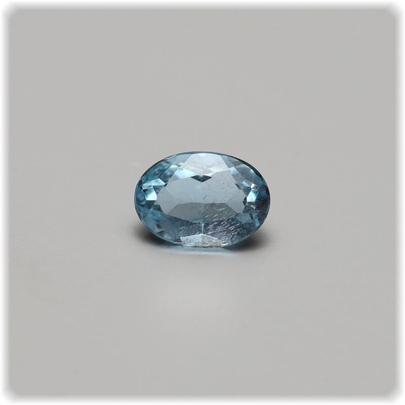 Aquamarin facettiert Oval 5,2 mm x 3,7 mm / 0,31 ct.