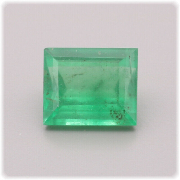Smaragd facettiert 4,3 mm x 3,6 mm / Rechteck / 0,28 ct. / Kolumbien